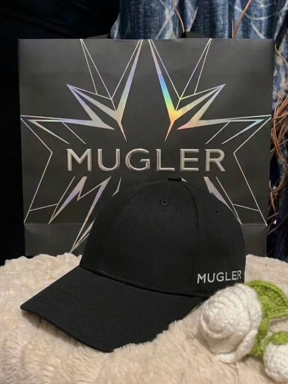 nwt Mugler Cap